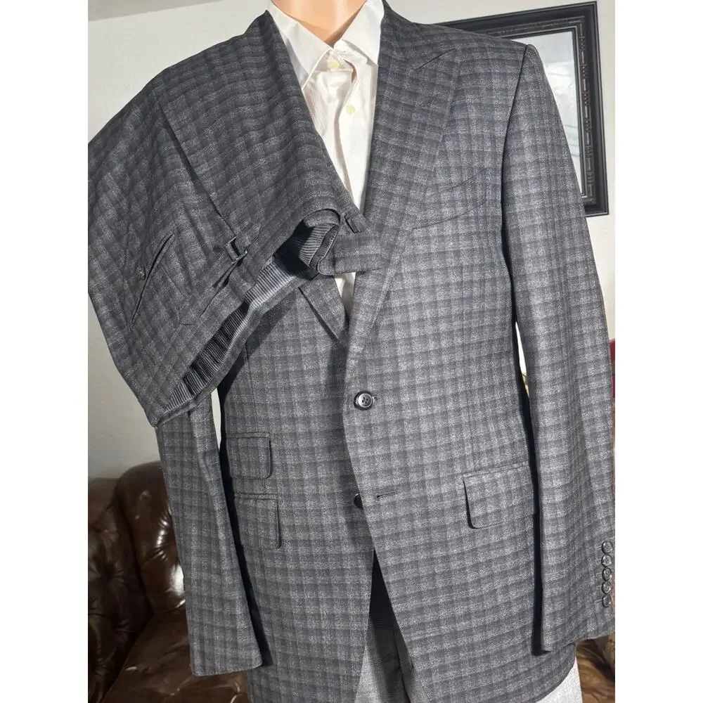 Tom Ford Plaid Charcoal 2pc Peak Lapel Suit 50R Italy 40R US 34x32 Trousers EUC